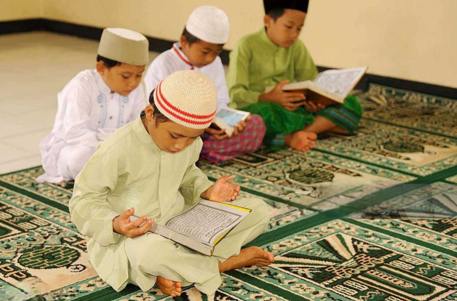 Learn Quran with Meaning: A Guide for Kids, Teens, and Adults